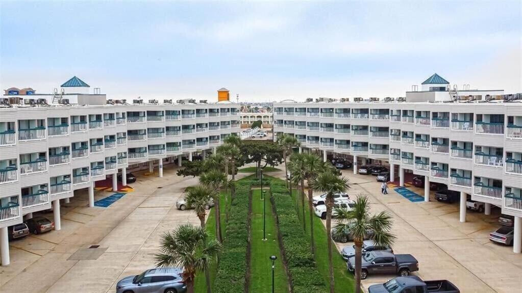 Sun Splashed Condo! Steps To Beach And 2 Pools Galveston Island 외부 사진