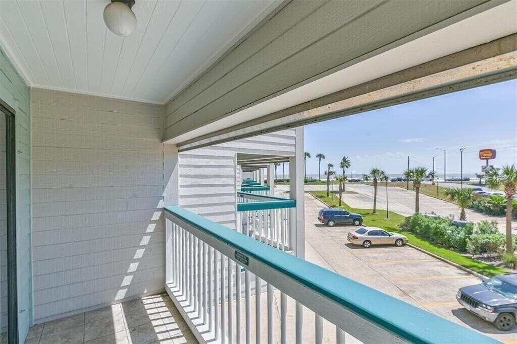 Sun Splashed Condo! Steps To Beach And 2 Pools Galveston Island 외부 사진