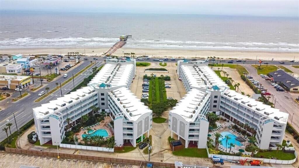 Sun Splashed Condo! Steps To Beach And 2 Pools Galveston Island 외부 사진