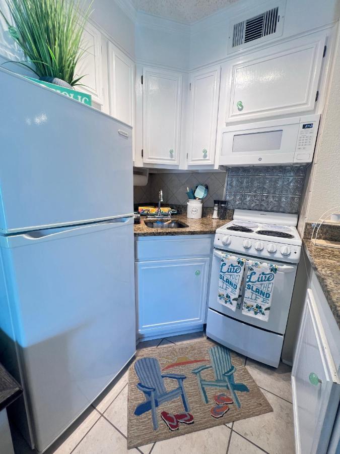 Sun Splashed Condo! Steps To Beach And 2 Pools Galveston Island 외부 사진